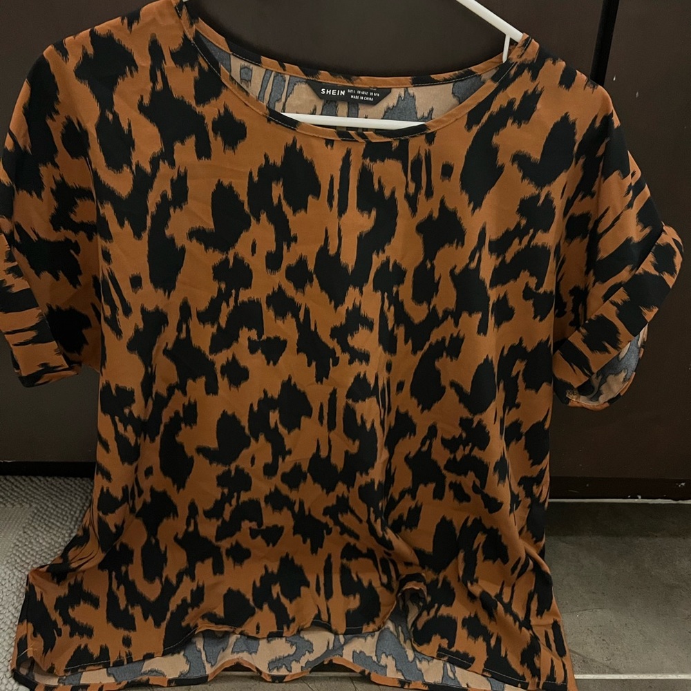 Patterned blouse from shein, tighter fit, work-wear!